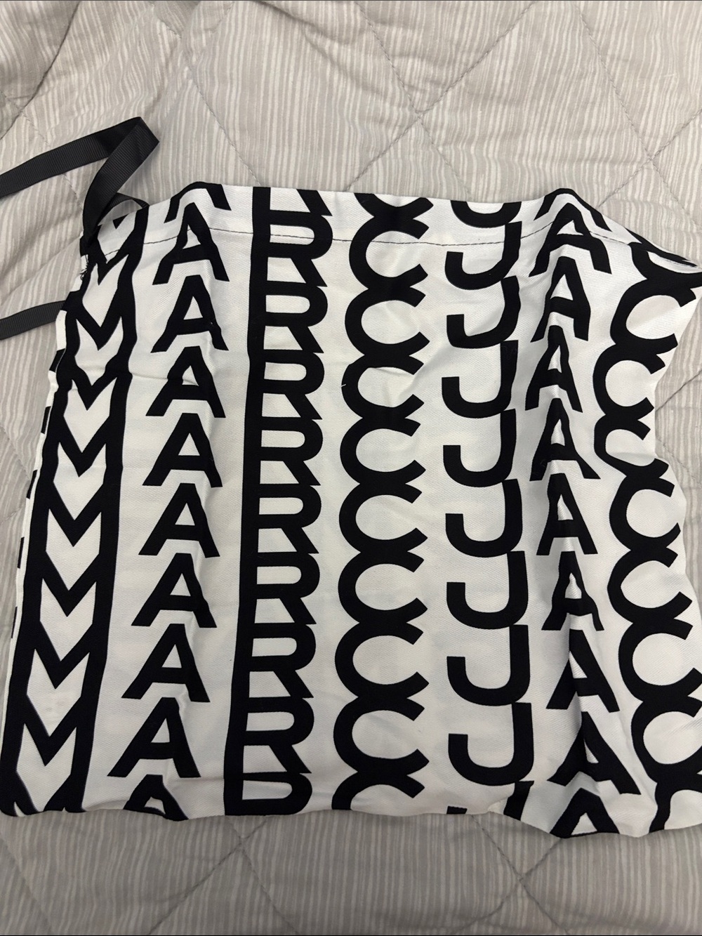 Marc Jacobs handcuff Red Shoulder Bag with Heart Charm and Dual Straps - Picture 9 of 9